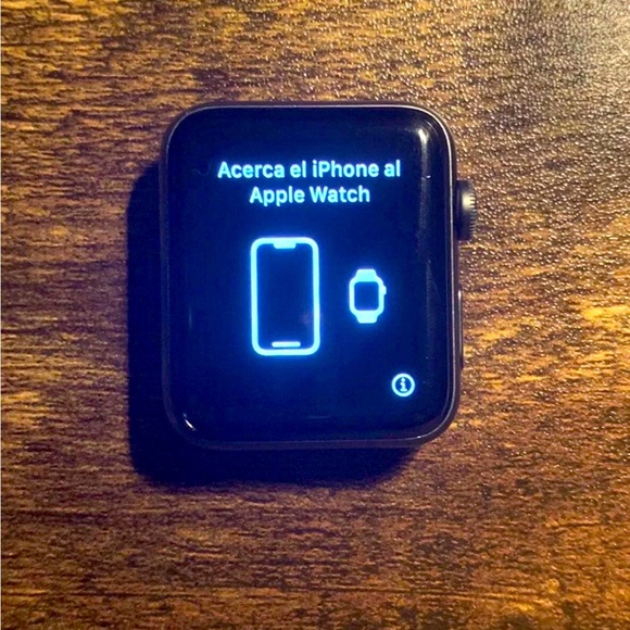 Apple Watch Series 3 Pre-owned - Picture 2 of 3